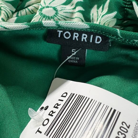 Torrid Women's Plus Size Green Floral Print Shirred Cami Top - Size 5 - NWT - Picture 2 of 9